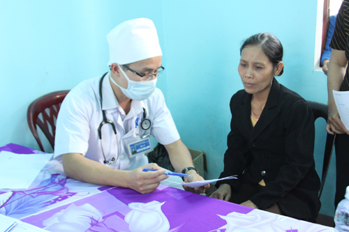 Tư vấn và khám bệnh miễn phí cho người dân Hà Tĩnh