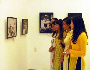 Exposition photographique sur le Président Ho Chi Minh