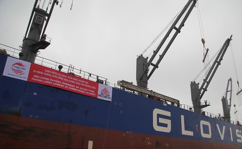 广宁省向秘鲁出口三万吨散装水泥