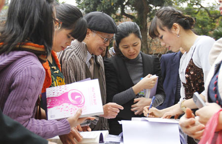 Poetry Day 2013 opens in Hanoi