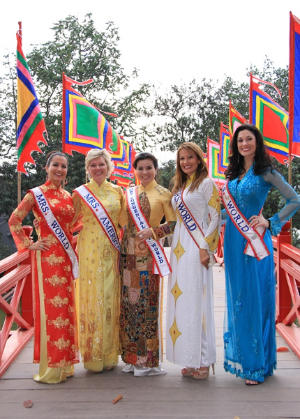 Mrs World impressed with spring in Hanoi
