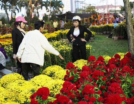 Flowers welcoming Tet brought to Ho Chi Minh City