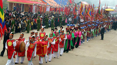 准备周到迎接世界文化遗产证书和举行2013年雄王庙会