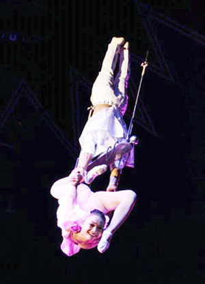 胡志明市杂技代表团获得国际杂技奖