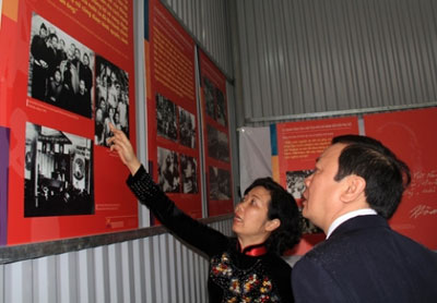题为“胡伯伯与妇女解放事业暨胡伯伯与太原省越北安全区妇女”图片展在太原省举行
