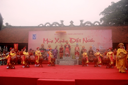 Sôi động Ngày Thơ Việt Nam 2013 với chủ đề Tuổi trẻ với Tổ quốc