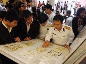 Des milliers de visiteurs à une exposition sur Hoàng Sa