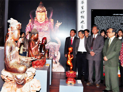 Hanoï Ouverture de l’exposition sur les patrimoines culturels du bouddhisme vietnamien