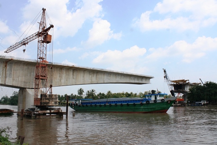 Hợp long cầu Chợ Gạo trên Quốc lộ 50