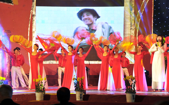 Xuân quê hương 2013 Ấm tình nguồn cội
