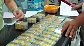 Gold prices continue to fall