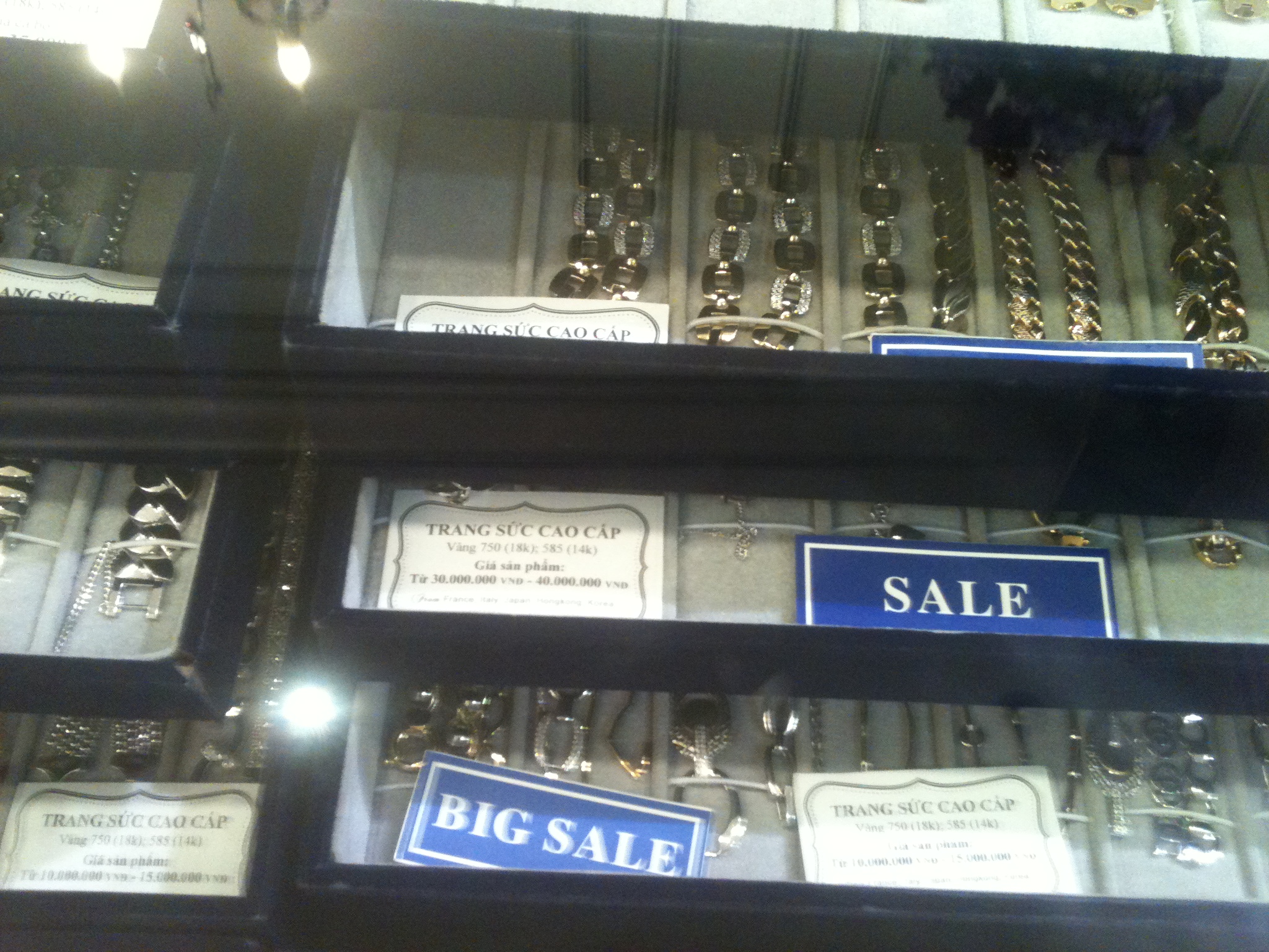 Giá vàng tăng vọt qua ngưỡng 44 triệu đồng lượng