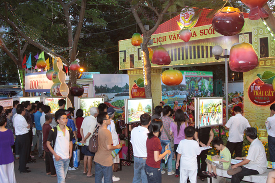 Vers la fête touristique de Ho Chi Minh-Ville 2013