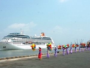 German cruise ship visits Vietnam for the first time