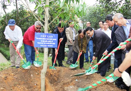 Du xuân hữu nghị Cầu nối văn hóa Việt Nam với cộng đồng quốc tế