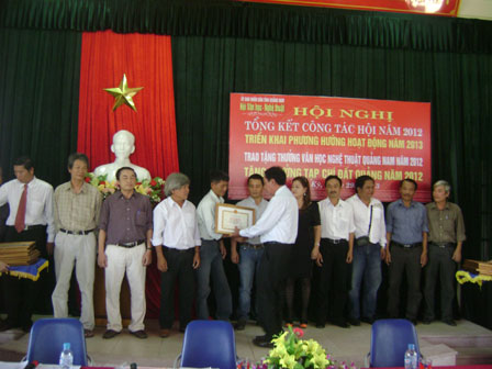Hội Văn học Nghệ thuật tỉnh Quảng Nam Tổng kết công tác Hội, trao tặng giải thưởng năm 2012