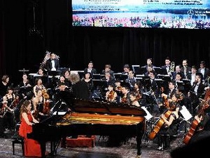 Nữ nghệ sỹ độc tấu piano trong đêm nhạc Tchaikovski