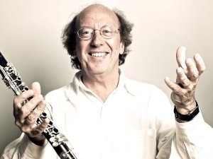 Nghệ sỹ kèn clarinet Michel Lethiec diễn ở Hà Nội