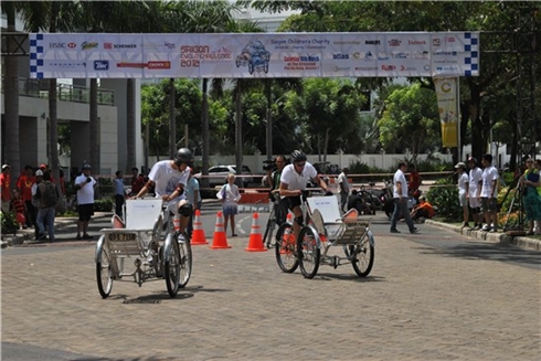 Course philanthropique de cyclo-pousse à Hô Chi Minh-Ville