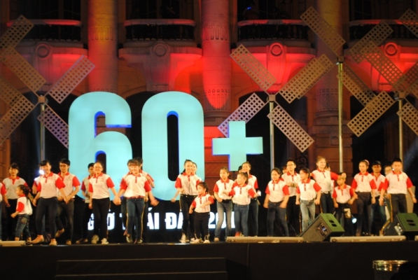Giờ Trái Đất 2013 Thủ đô tắt điện, bật tương lai