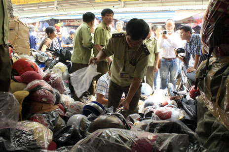 TP Hồ Chí Minh Đồng loạt ra quân kiểm tra mặt hàng mũ bảo hiểm