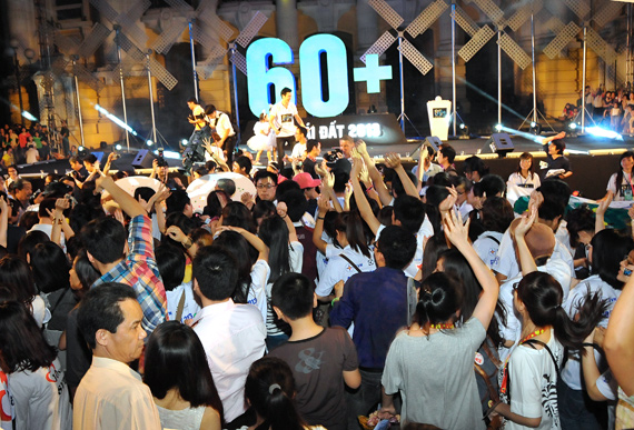 Hanoi celebrates Earth Hour 2013