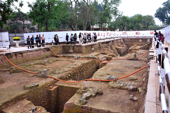 Exploring the large ancient waterways of the Ly Dynasty