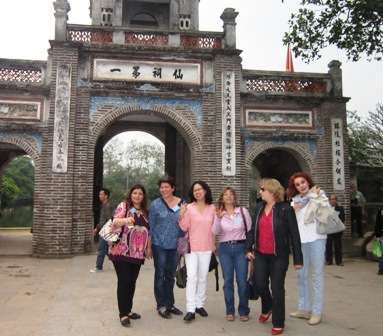 Friendship Sing Walking Program Bridge between Vietnam and foreign friends