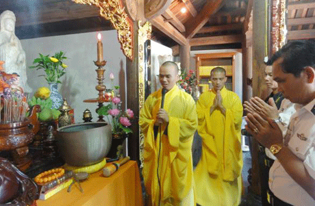 Thăm chùa trên đảo Trường Sa