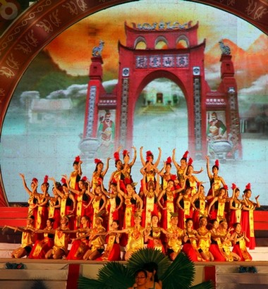 Tưng bừng khai hội Đền Hùng năm 2013