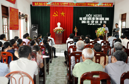 外交部部长范平明接触 广宁省云屯县选民