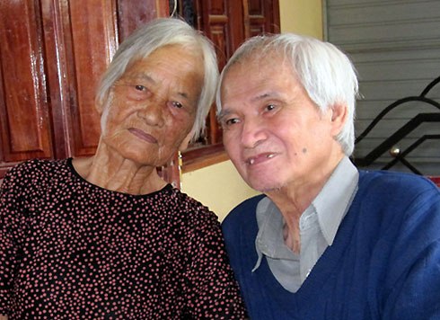 Ba Na ethnic person presented the title Folklore Artisan