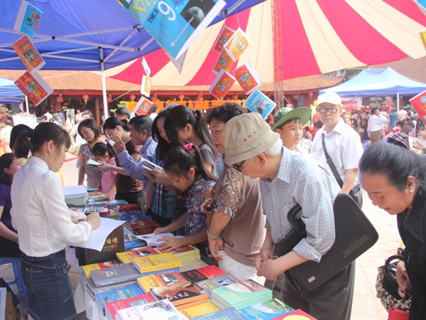 Free book reading festival in Hanoi
