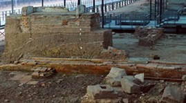 Vietnamese study archeology exhibition in Egypt