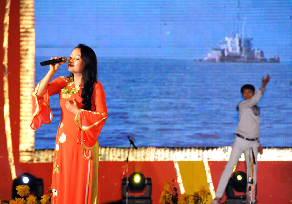 Youth Theatre artists perform in Truong Sa Archipelago
