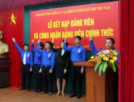 Học tập và làm theo Bác Hơn 1 300 đoàn viên thanh niên Dầu khí được vào Đảng