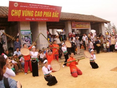 Phải đông vui và chu đáo hơn nữa