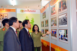 Exhibition on Uncle Ho and the police opens in Lam Dong province