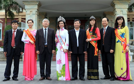 Ban Tổ chức cuộc thi hoa hậu các dân tộc Việt Nam năm 2013 thăm và làm việc tại Thanh Hóa
