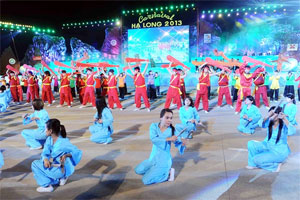 Ha Long Carnival Trade-tourism-food fair opens