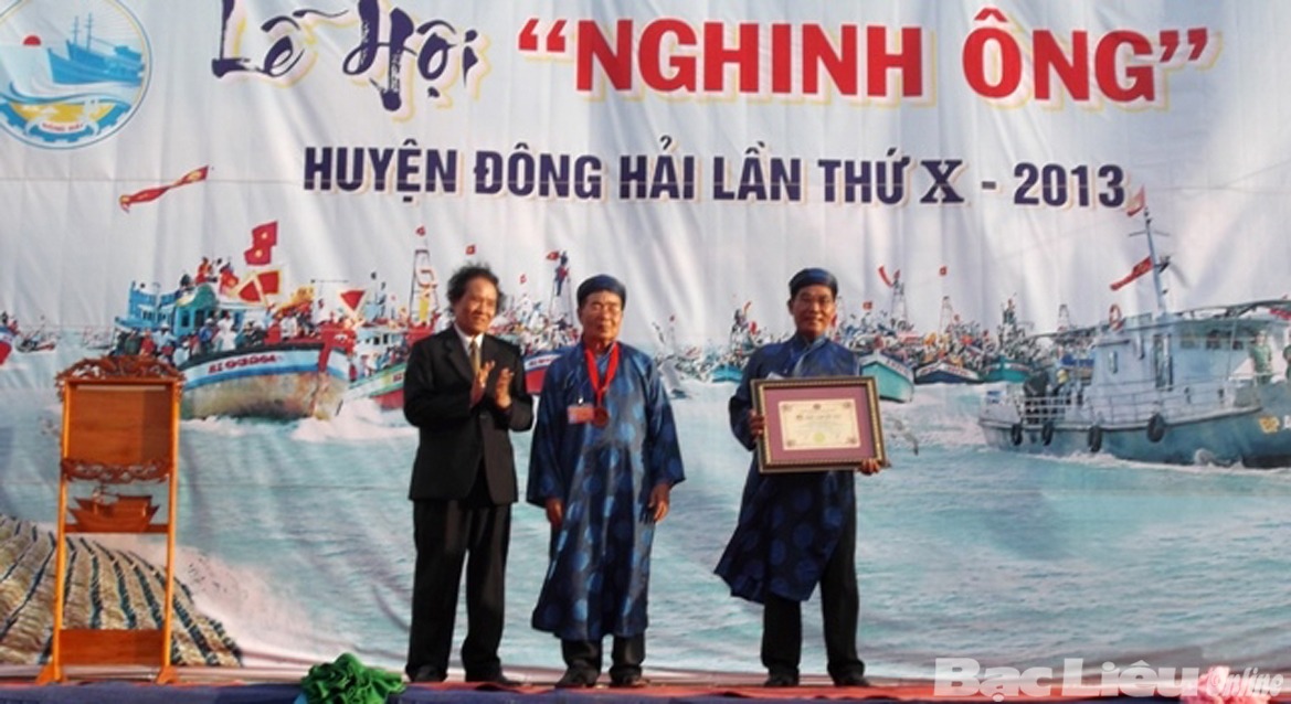 Xác lập kỷ lục “bộ da cá nhám voi lớn nhất Việt Nam”cho lăng Ông Nam Hải, huyện Đông Hải