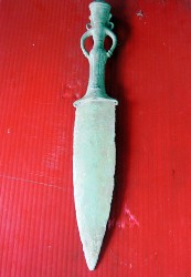 Découverte d un poignard de bronze de Dông Son à Hà Tinh