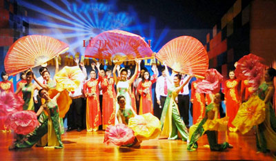 河内将举行旨在庆祝4月30日和“五·一”国际劳动节的64场艺术表演