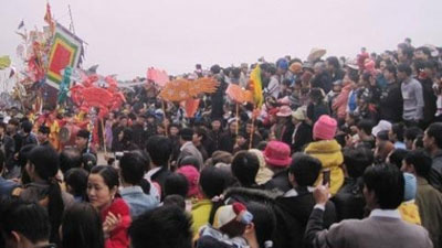 热闹非凡的求鱼庙会在鱼禄乡举行