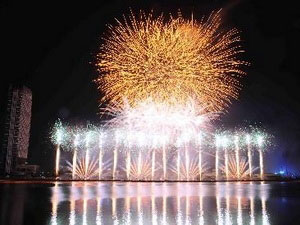 2013年岘港国际烟花表演大赛系列活动丰富多彩