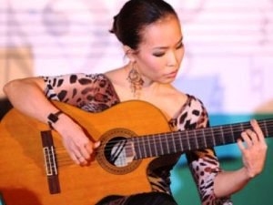 Nghệ sĩ guitar Lê Thu về nước biểu diễn