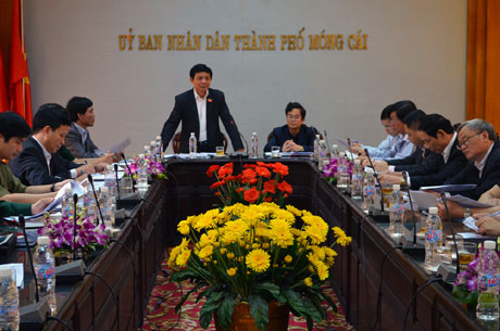 国会工作团与芒街市领导举行工作会议