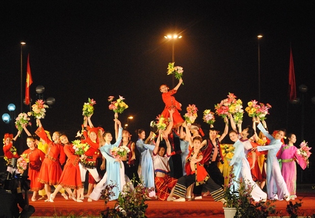 La famille, thème principal de la Journée culturelle des ethnies du Vietnam 2013
