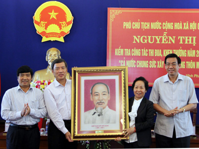 Phó Chủ tịch nước Nguyễn Thị Doan kiểm tra công tác thi đua, khen thưởng tại Vĩnh Phúc