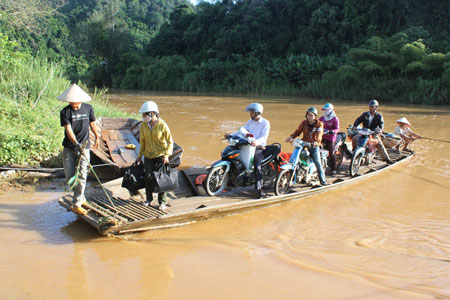 Đưa vào sử dụng cầu qua sông Đắk R’măng, hàng nghìn người dân thoát cảnh đò ngang